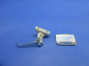 Cessna 150 / 150H LH Window Latch Handle & Bracket P/N S1483-2 (0625-907)